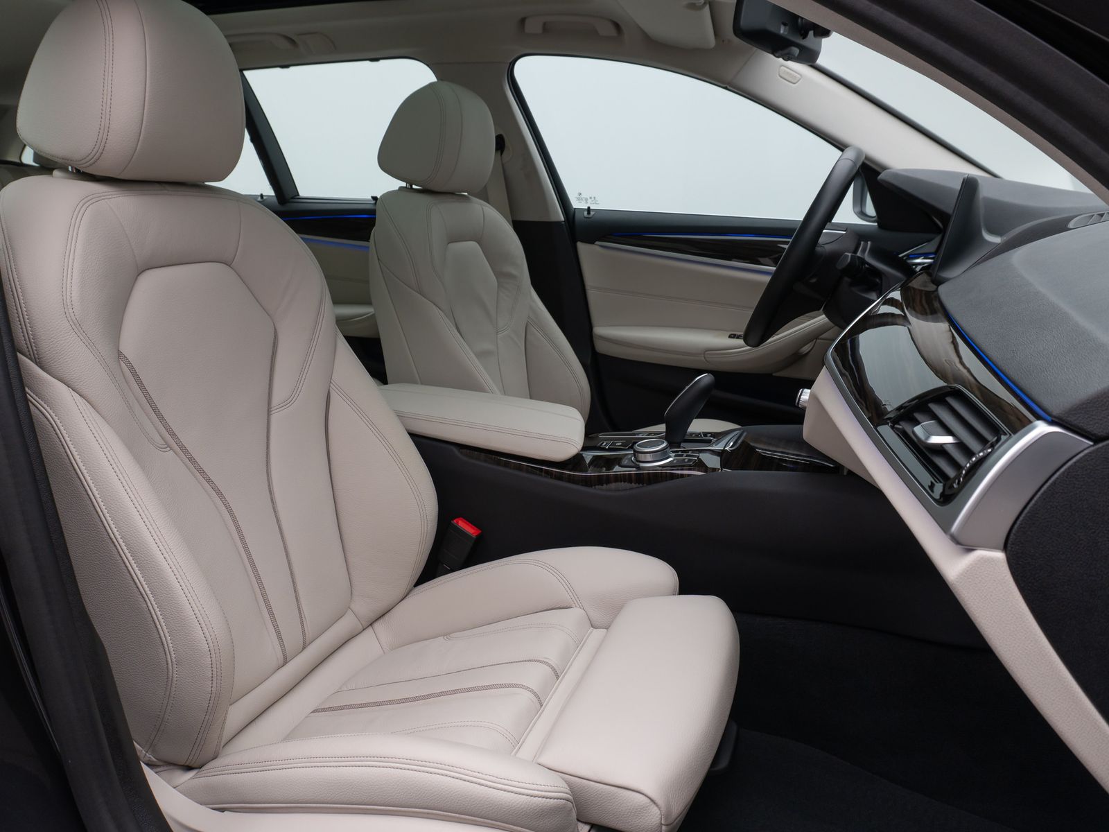 Fahrzeugabbildung BMW 540i xD Panorama 360°DAB Fernlichtassist Sport