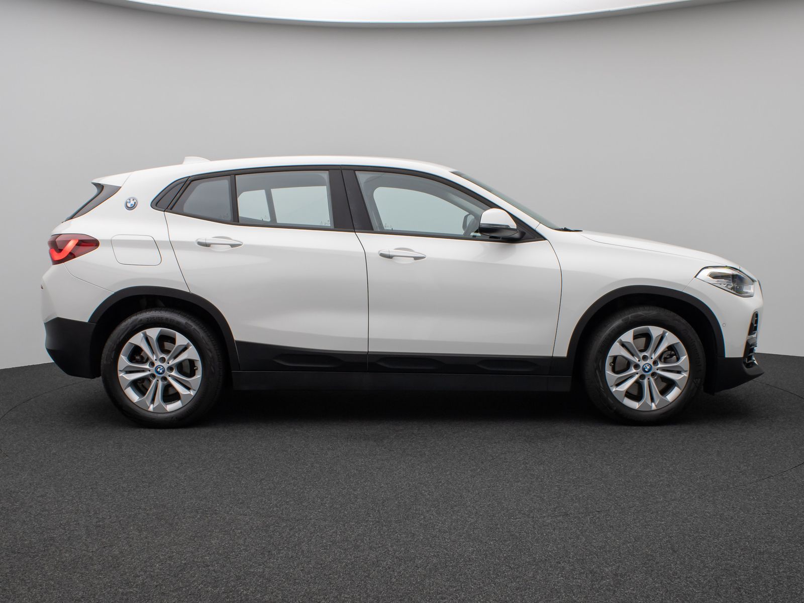 Fahrzeugabbildung BMW X2 xD25e DAB Navi Parkassist Geschwindigkeitsreg