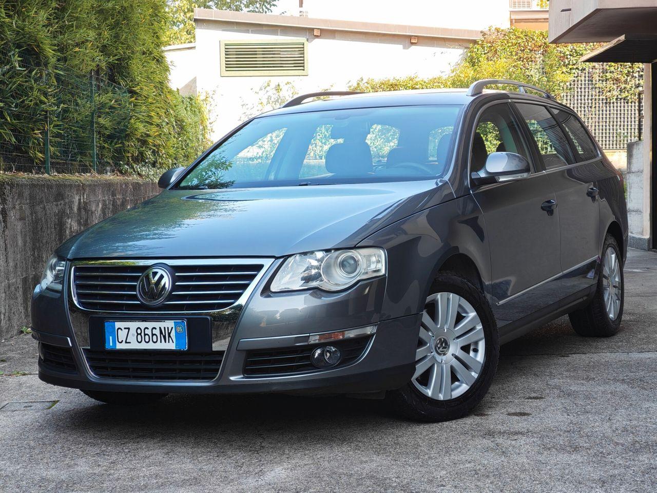 Volkswagen Passat 2005 — rear view