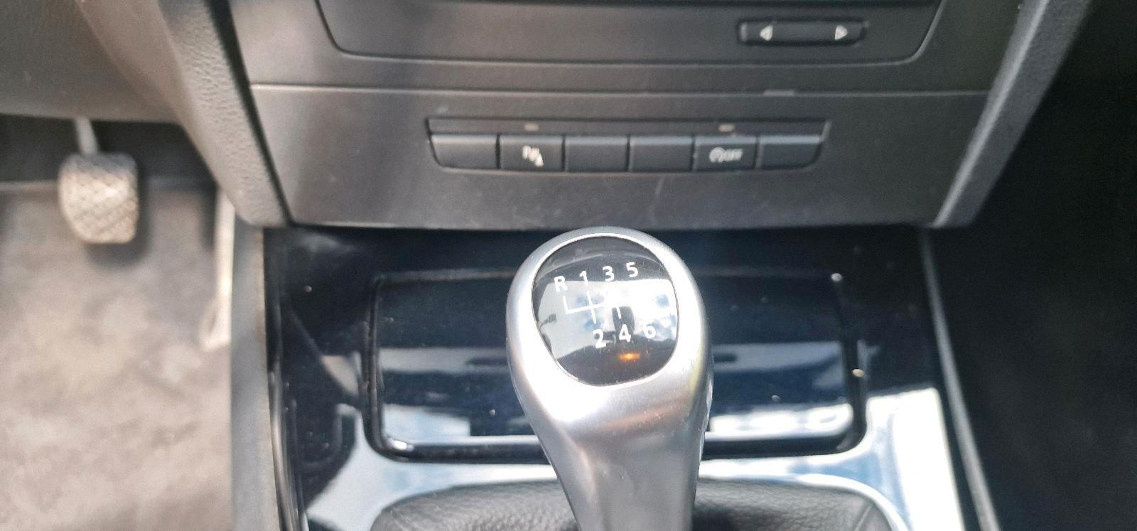 BMW 320 2010 — photo 13