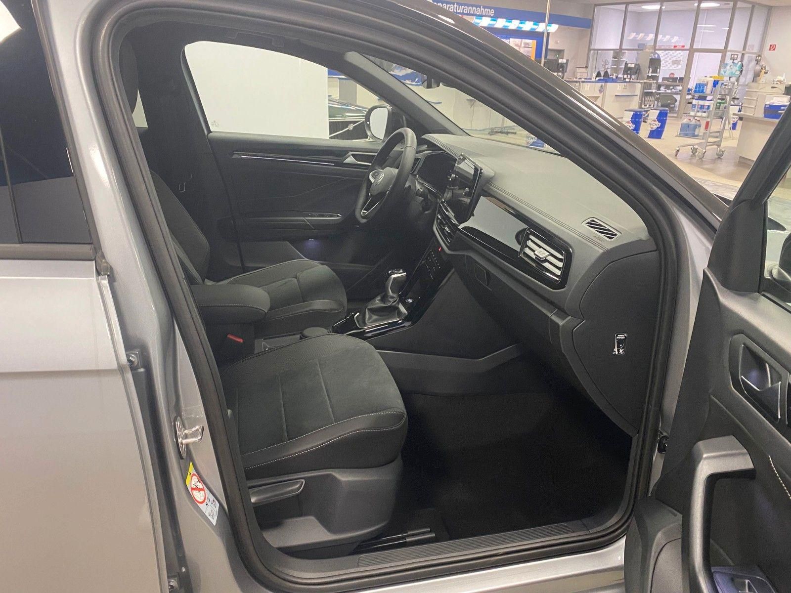 Fahrzeugabbildung Volkswagen T-Roc 1.5 TSI DSG Style+IQ MATRIX+Black Style+++