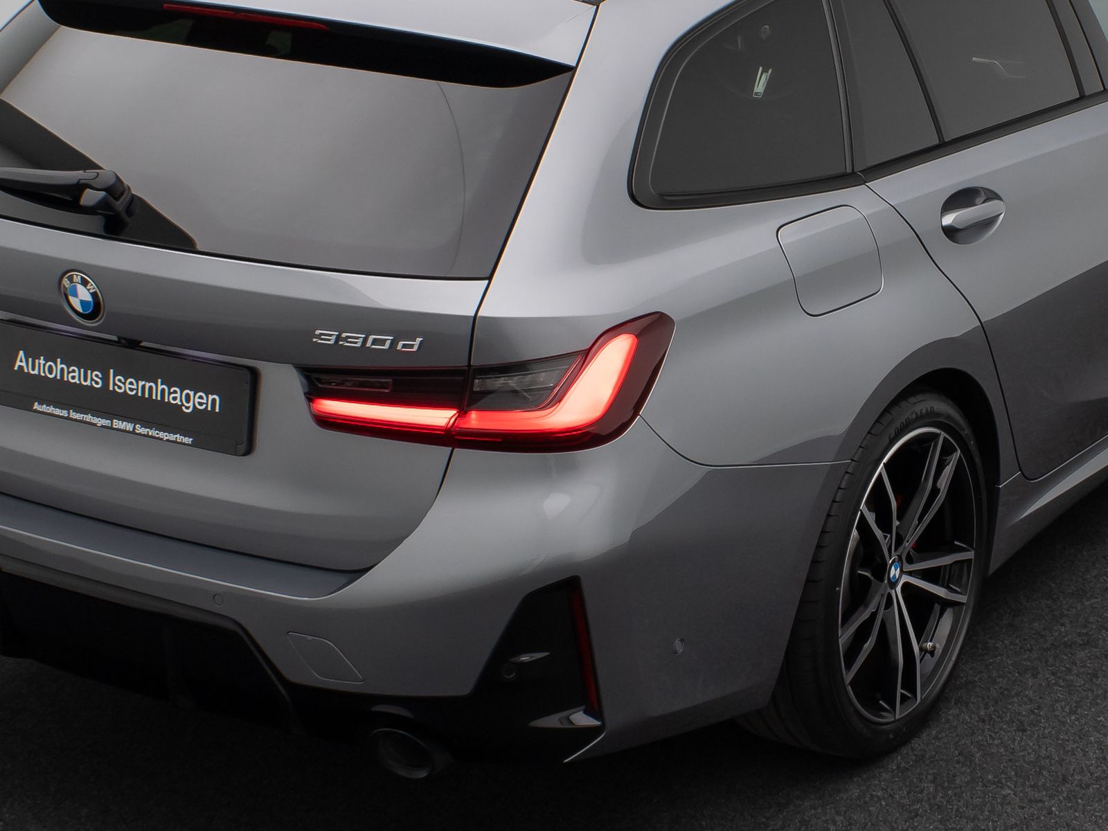 Fahrzeugabbildung BMW 330d xD M Sport ACC Kamera H/K Panorama HUD 19"