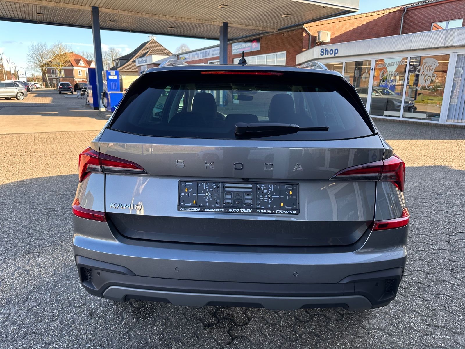 Fahrzeugabbildung SKODA Kamiq Selection 1.0 TSI DSG ACC/LED/PDC/eHeck