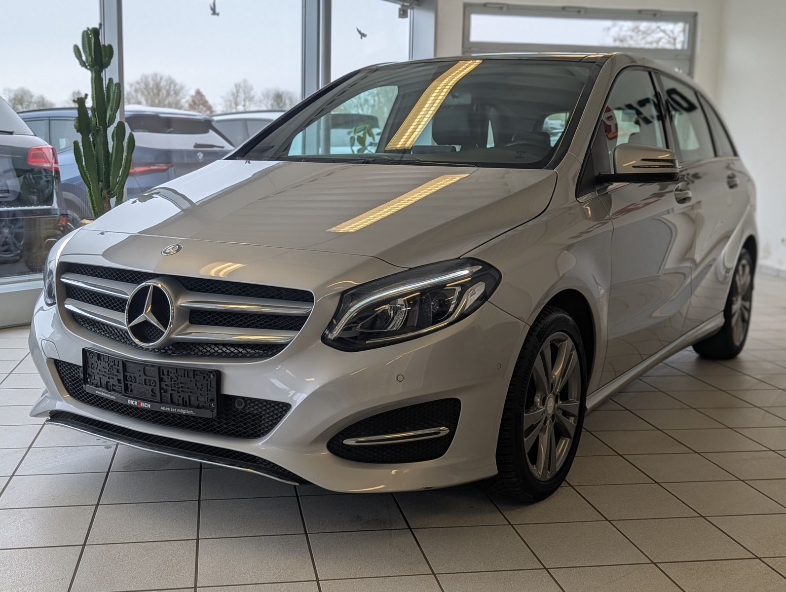 MERCEDES-BENZ B 180 Kamera Panoramadach LED - Image 3