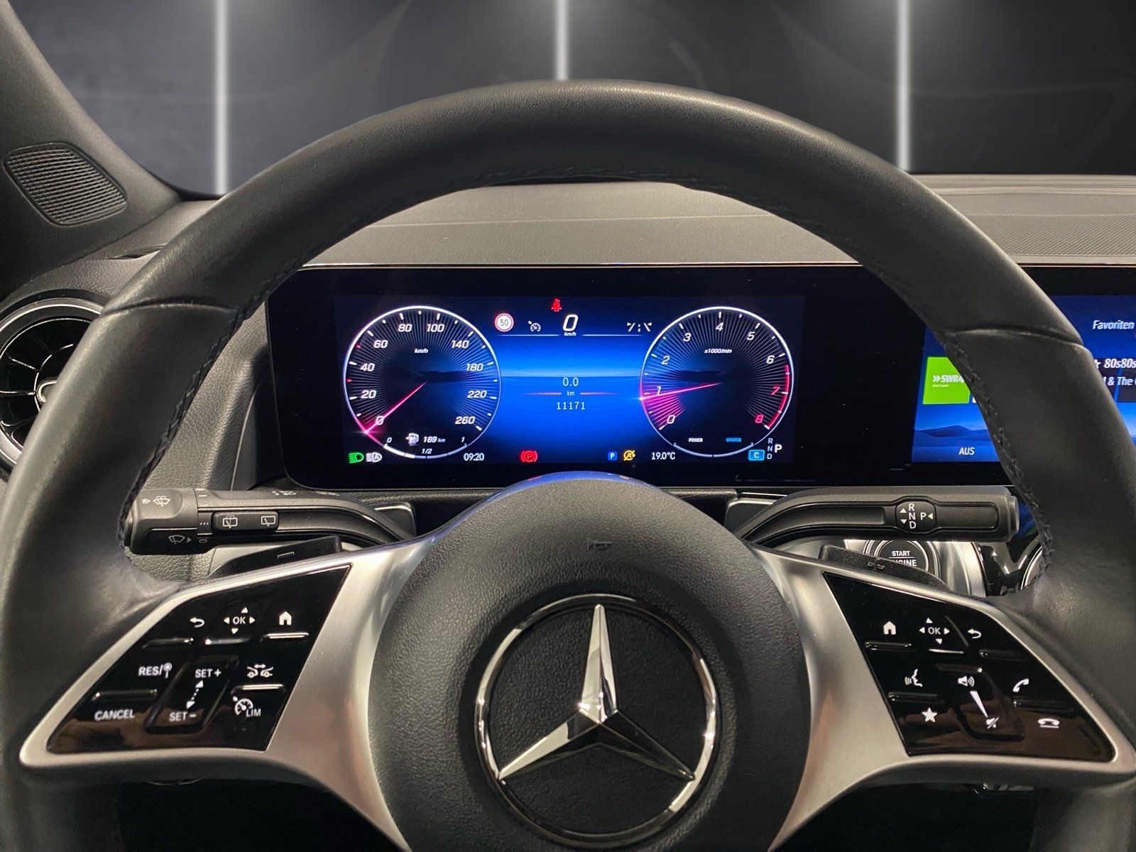 Fahrzeugabbildung Mercedes-Benz GLB 200 Progressive*LED*Kamera*CarPlay*Easy-Pack
