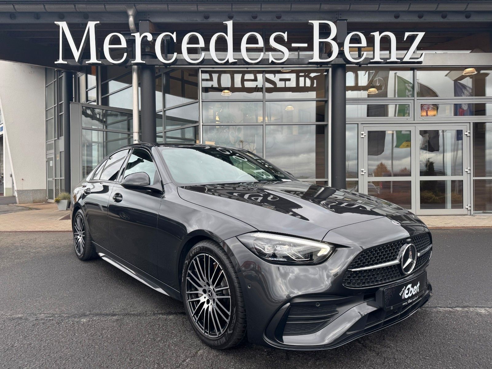 Fahrzeugabbildung Mercedes-Benz C 300d AMG+AHK+RFK+Ambiente+Night+SportfahrW