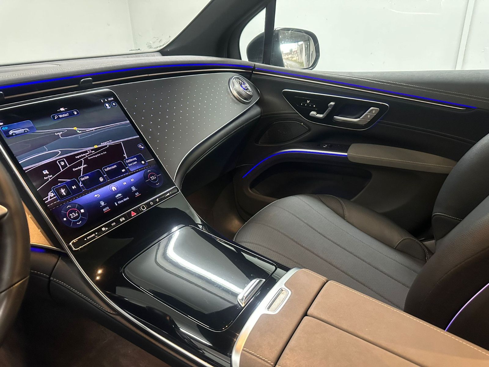 Fahrzeugabbildung Mercedes-Benz EQS 450 SUV *PANORAMA*KEYGO*7 SITZER*