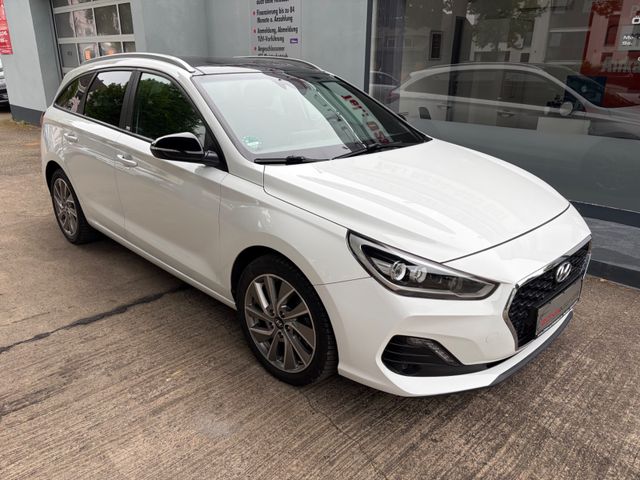 Fahrzeugabbildung Hyundai i30 cw Passion Automatik+CarPlay+Panorama+Navi+