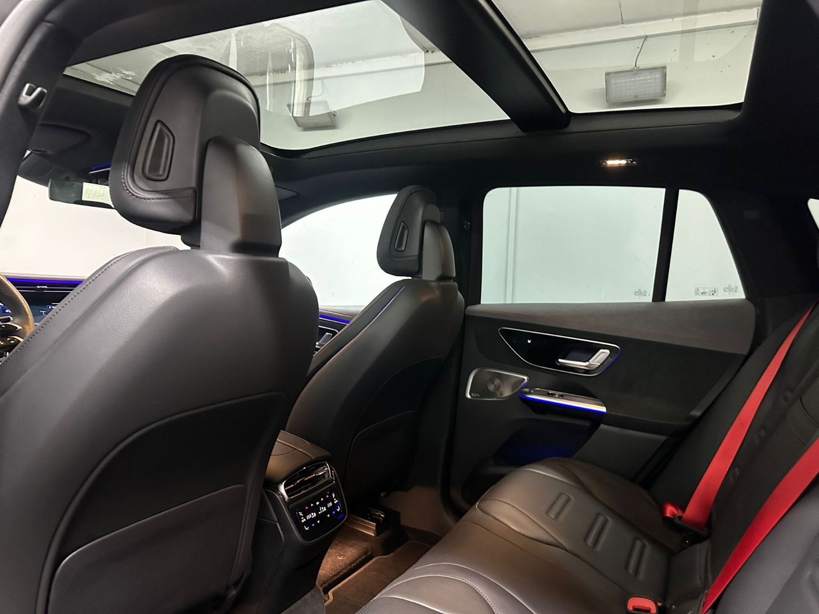 Fahrzeugabbildung Mercedes-Benz EQE 43 SUV AMG-LINE 4MATIC *Hyperscreen*PANO*
