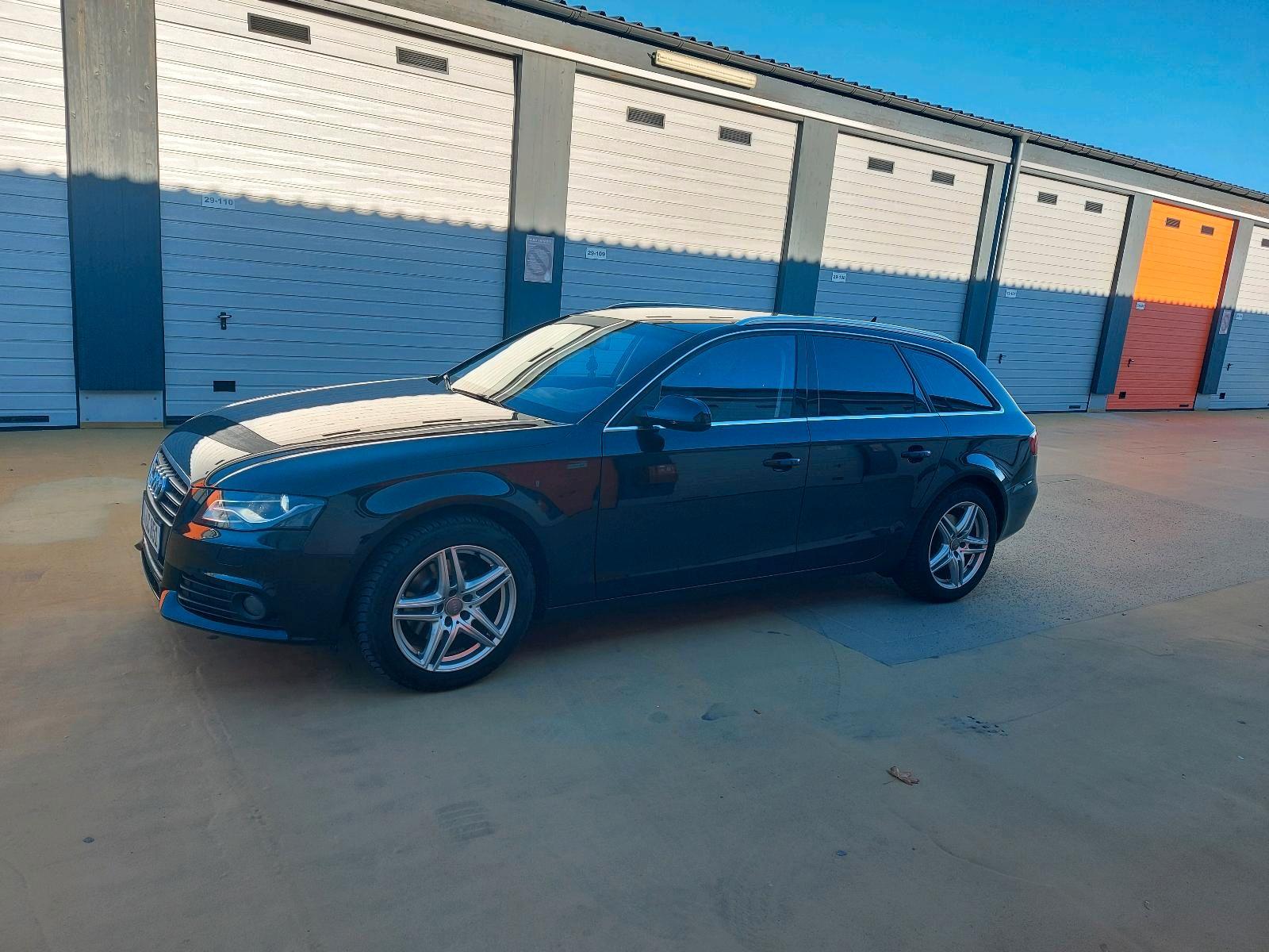Audi A4 2012 — салон