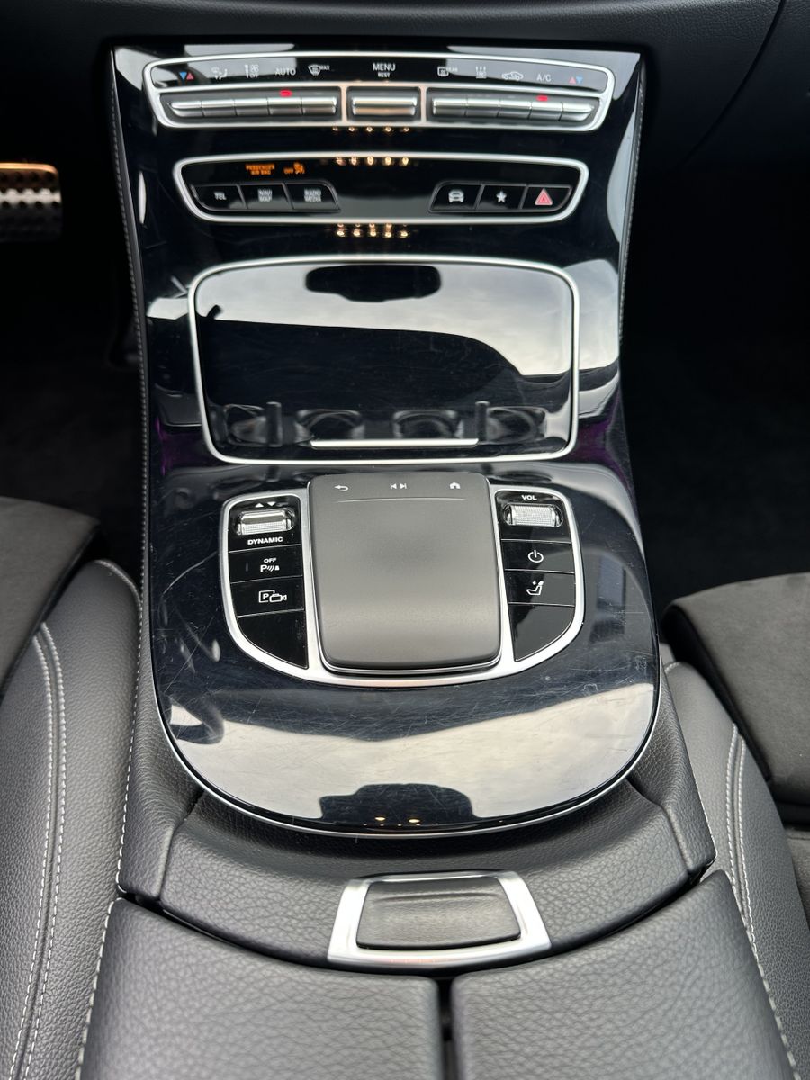 Fahrzeugabbildung Mercedes-Benz E 300de T AMG-Line NAV+LED+PANO+BURMESTER+DISTRO