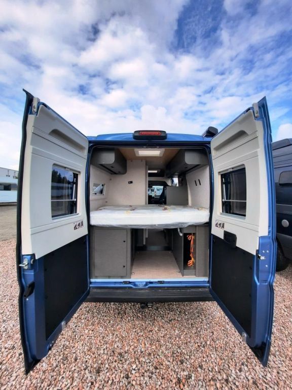 Fahrzeug Übersicht 18 Fahrzeugabbildung HYMER / ERIBA / HYMERCAR Camper Van Redwood 600 Verfüg./Sparen Sie 4.550,