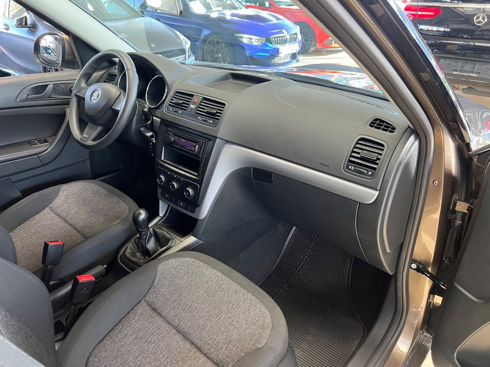 Fahrzeugabbildung SKODA Yeti Active * 1.HAND * NUR 44.800KM *