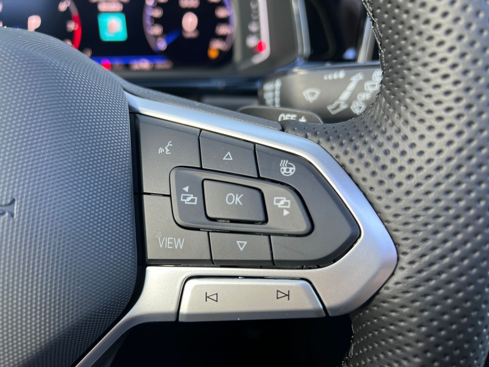 Fahrzeugabbildung Volkswagen T-Roc R-Line 1.5 TSI DSG *Black Style, AHK, Pano