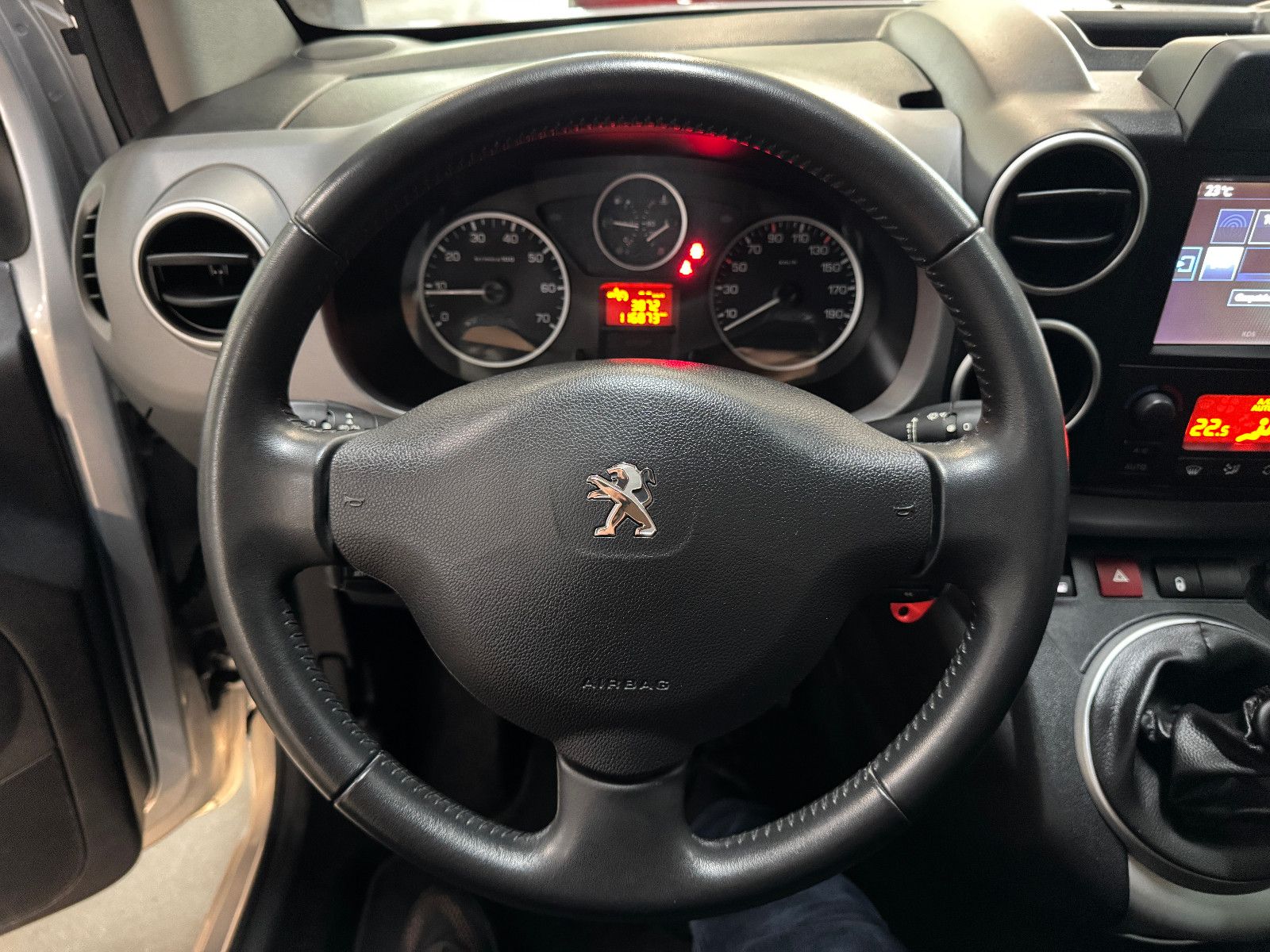 Fahrzeugabbildung Peugeot Partner Tepee 1.6 HDI ALLURE PDC SHZ KLIMA 2HAND