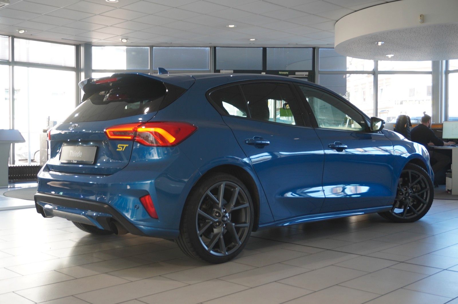 Fahrzeugabbildung Ford Focus Lim. ST 2.3 ECOBOOST NAVI/LED/SH/SPORT/B&O