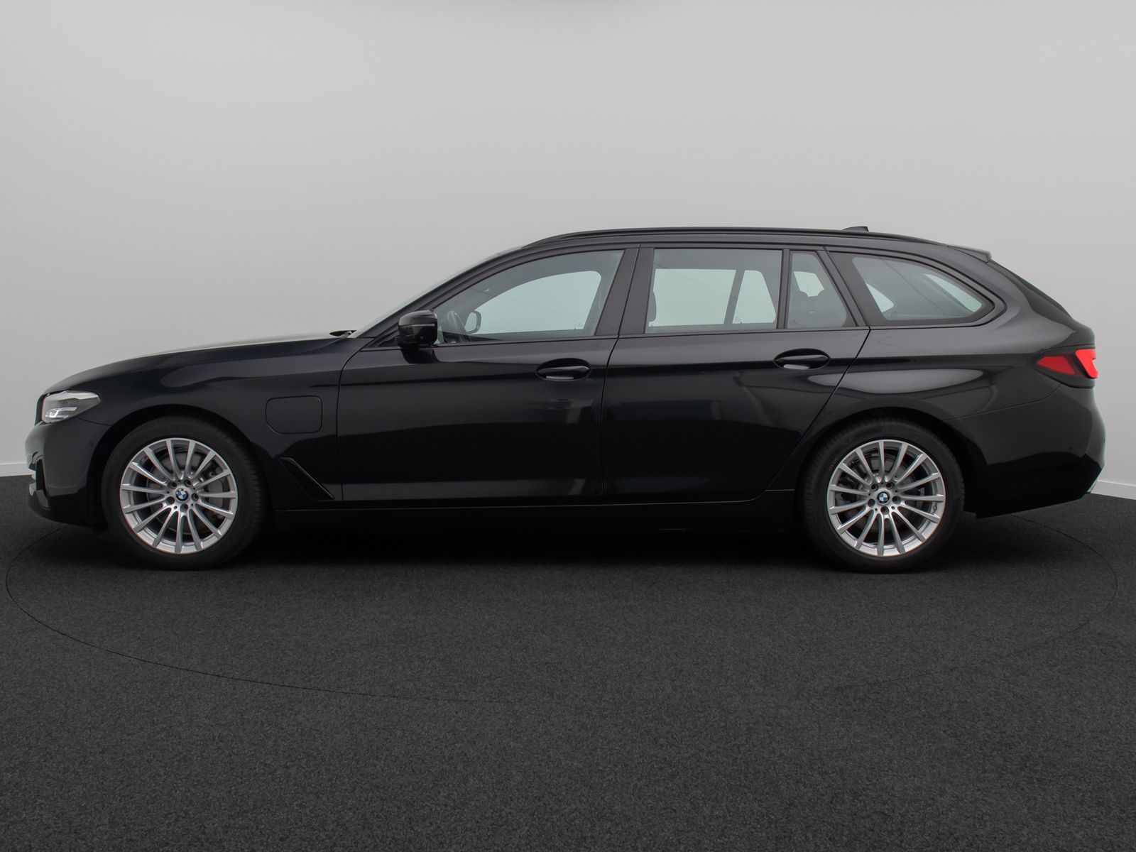Fahrzeugabbildung BMW 530e xD 360°HUD DAB H/K 4xKlima Komfort AHK ACC