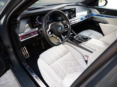 BMW M760 – 14 / 33