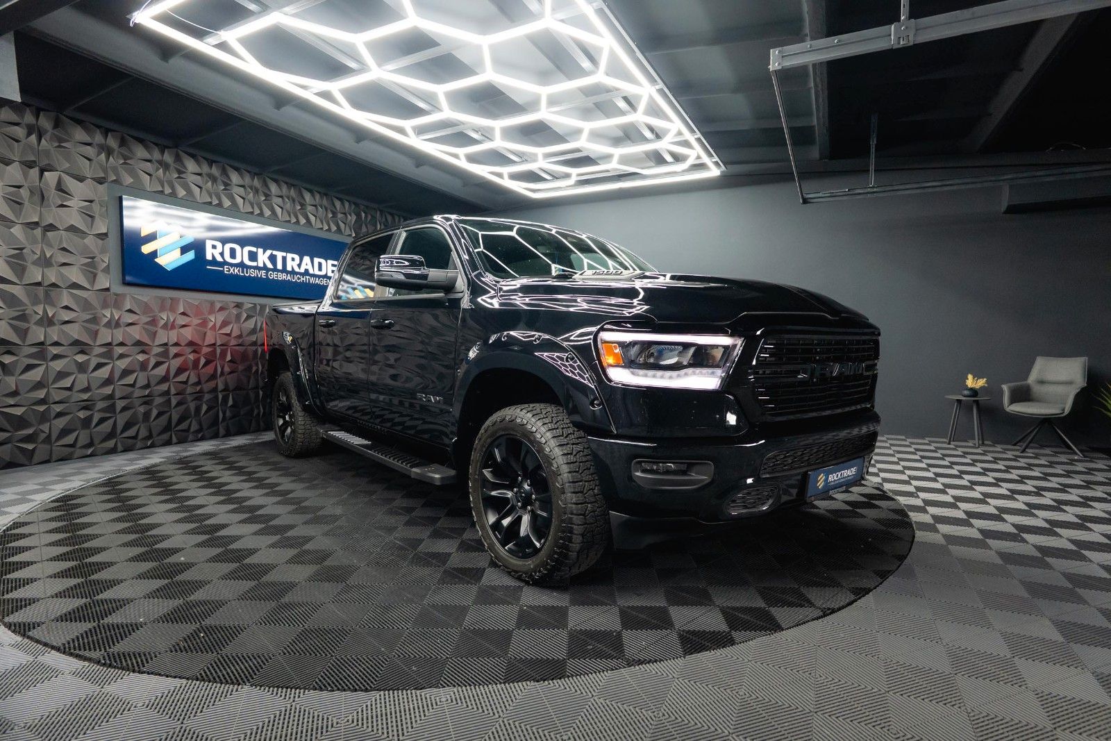 Fahrzeugabbildung Dodge RAM 5.7 V8 HEMI 4x4 LARAMIE Offroad Night LED