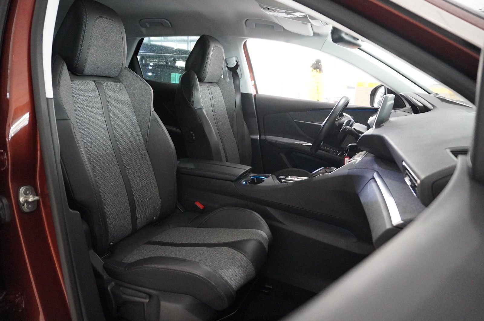 Fahrzeugabbildung Peugeot 3008 1.6D ALLURE NAVI/LED/KAMERA/SHZ/VIRTU./AHK