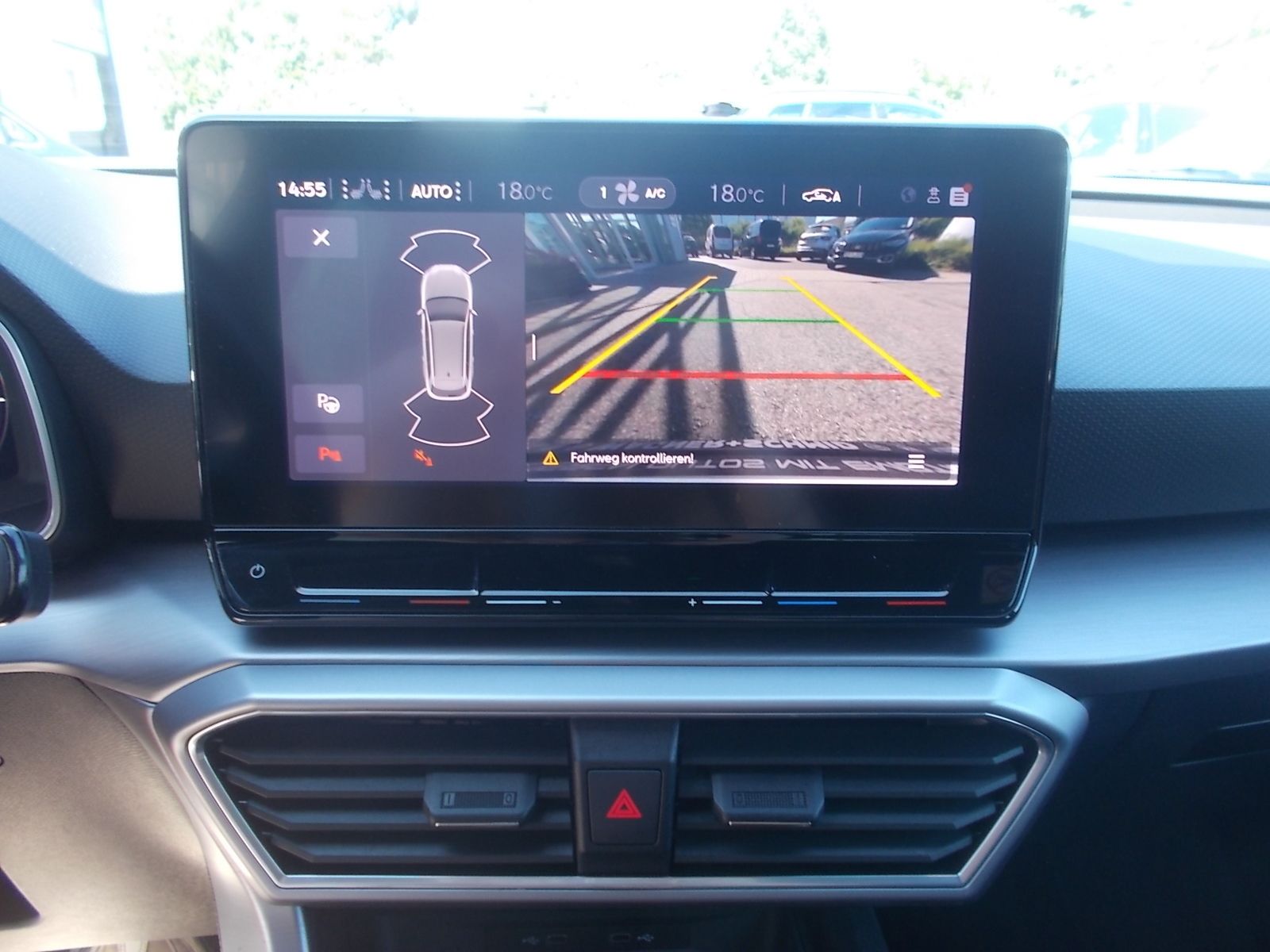 Fahrzeugabbildung SEAT Leon FR Sportstourer 1.5 eTSI DSG + AHK