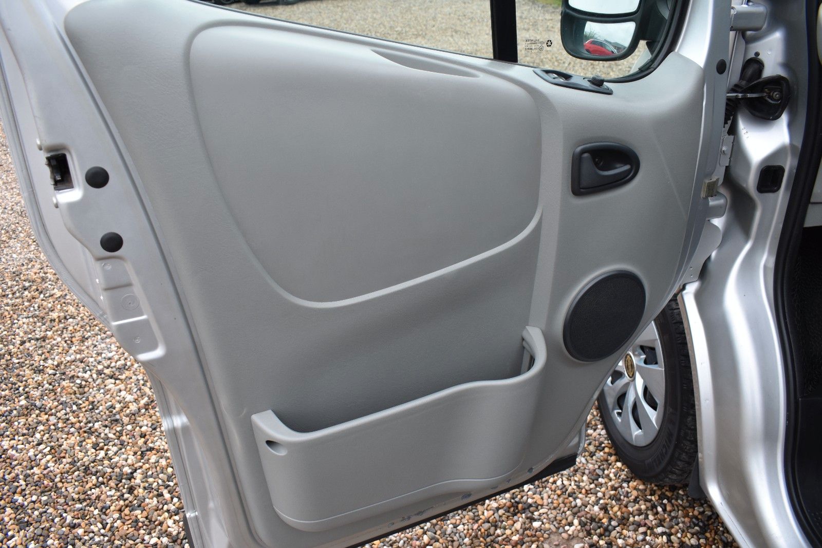 Fahrzeugabbildung Nissan Primastar Kombi L1H1 2.7t 9.Sitzer AHK Klima