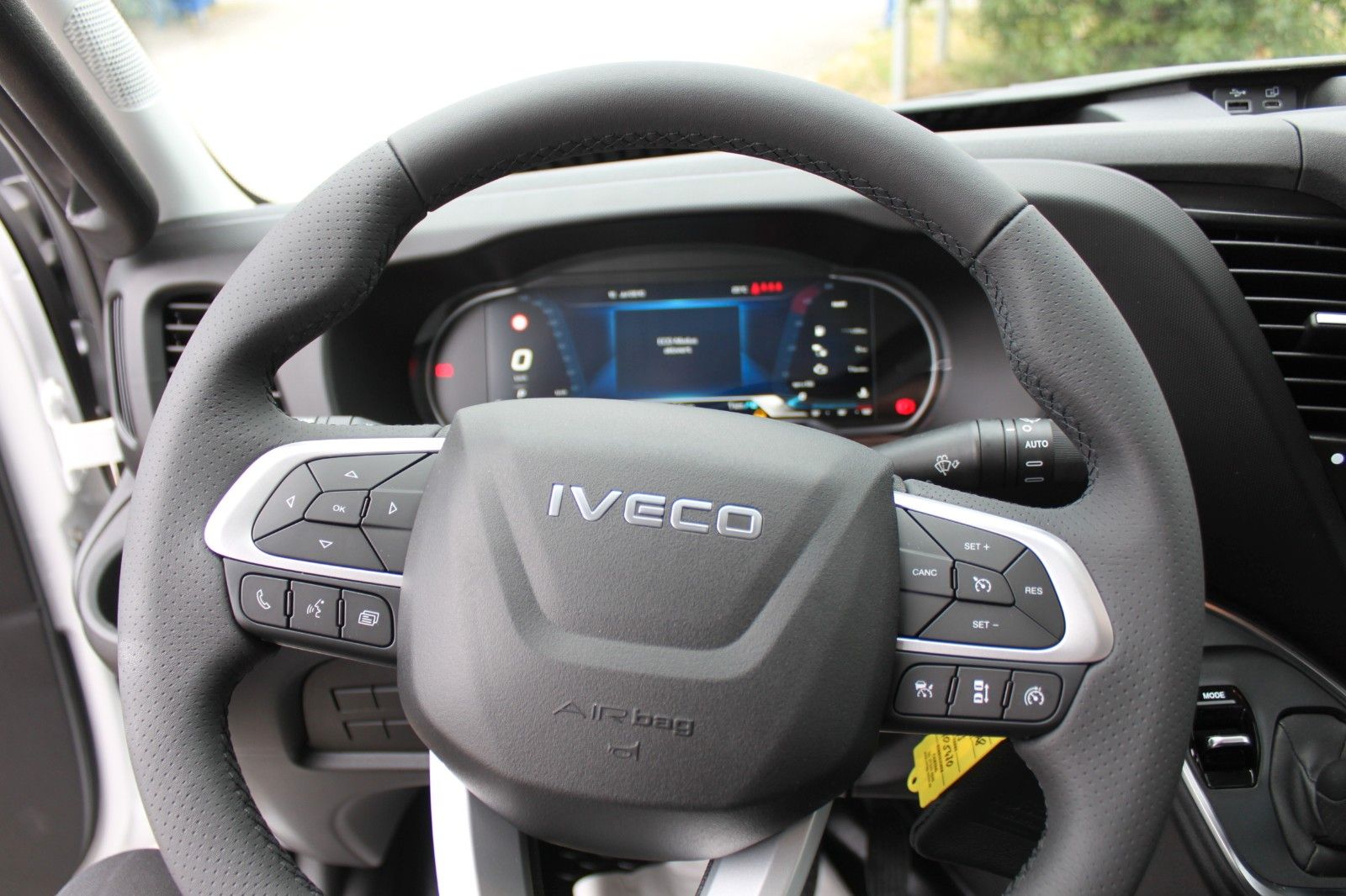 Fahrzeugabbildung Iveco Daily 35 S 18HA8 CRV teilverglast