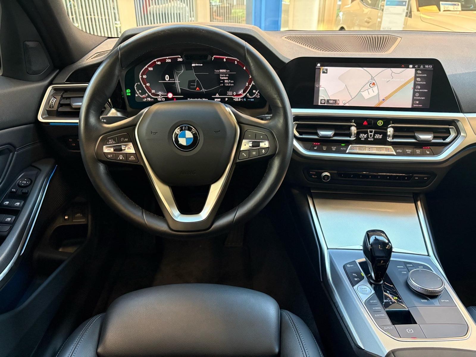 BMW 330e Sport Line DA Prof Laser PA HuD Pano HiFi