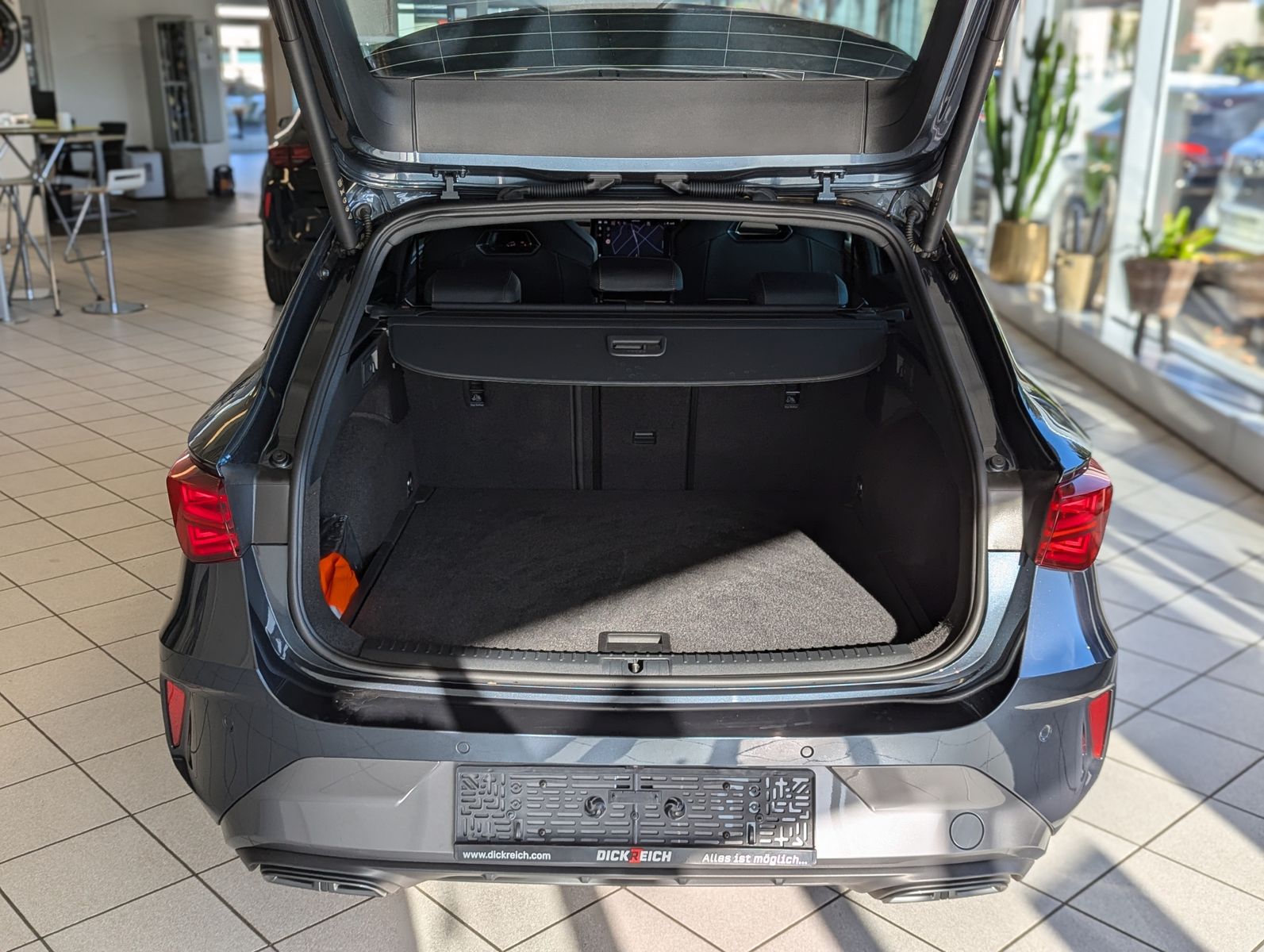 CUPRA Leon 1.5 eTSI Intelligent-Dynamic-Edge-Pake Cam - Image 16