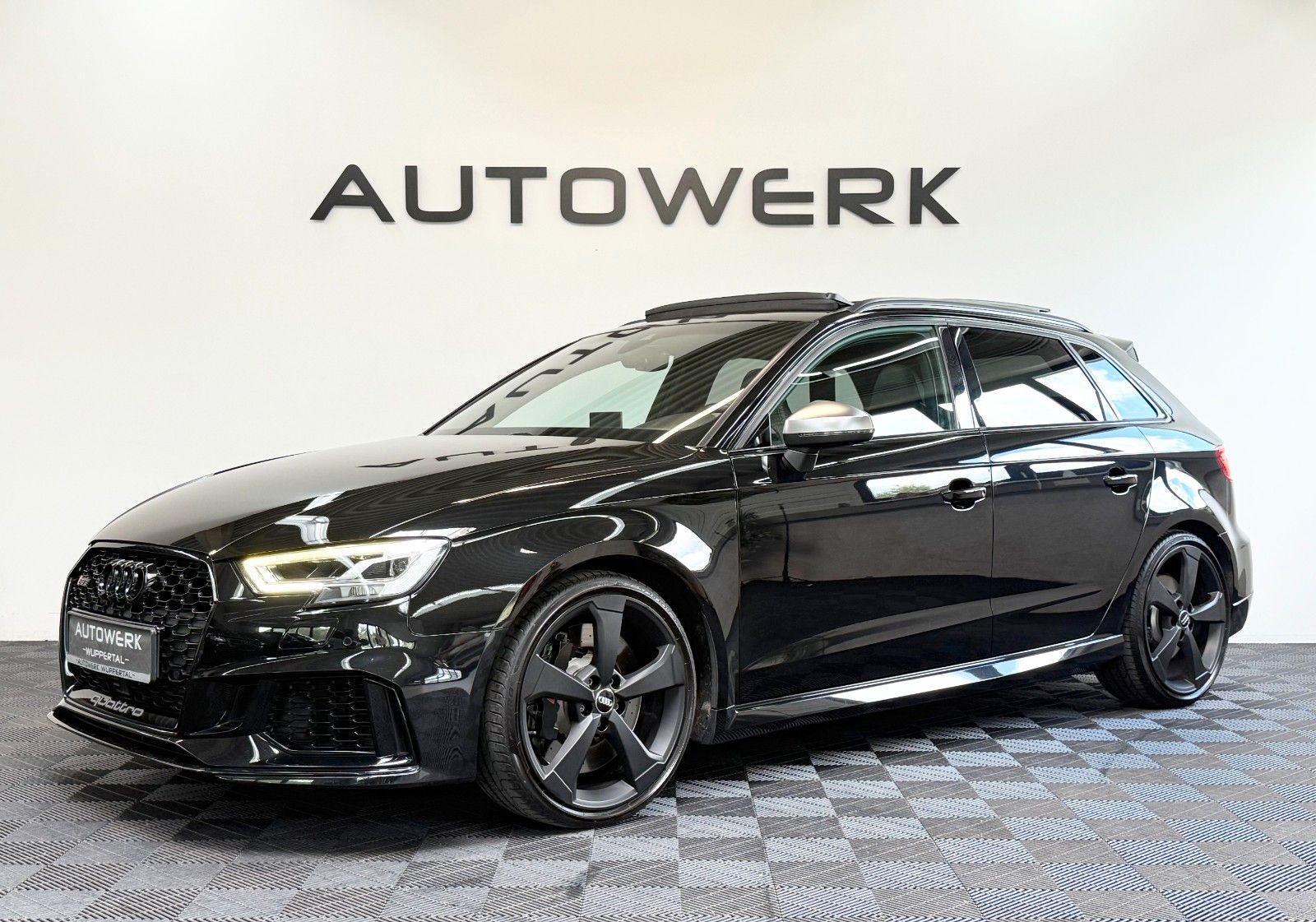 AUDI RS3 Sportback 2.5 TFSI Quattro*SCHALE*PANO*B&amp;O