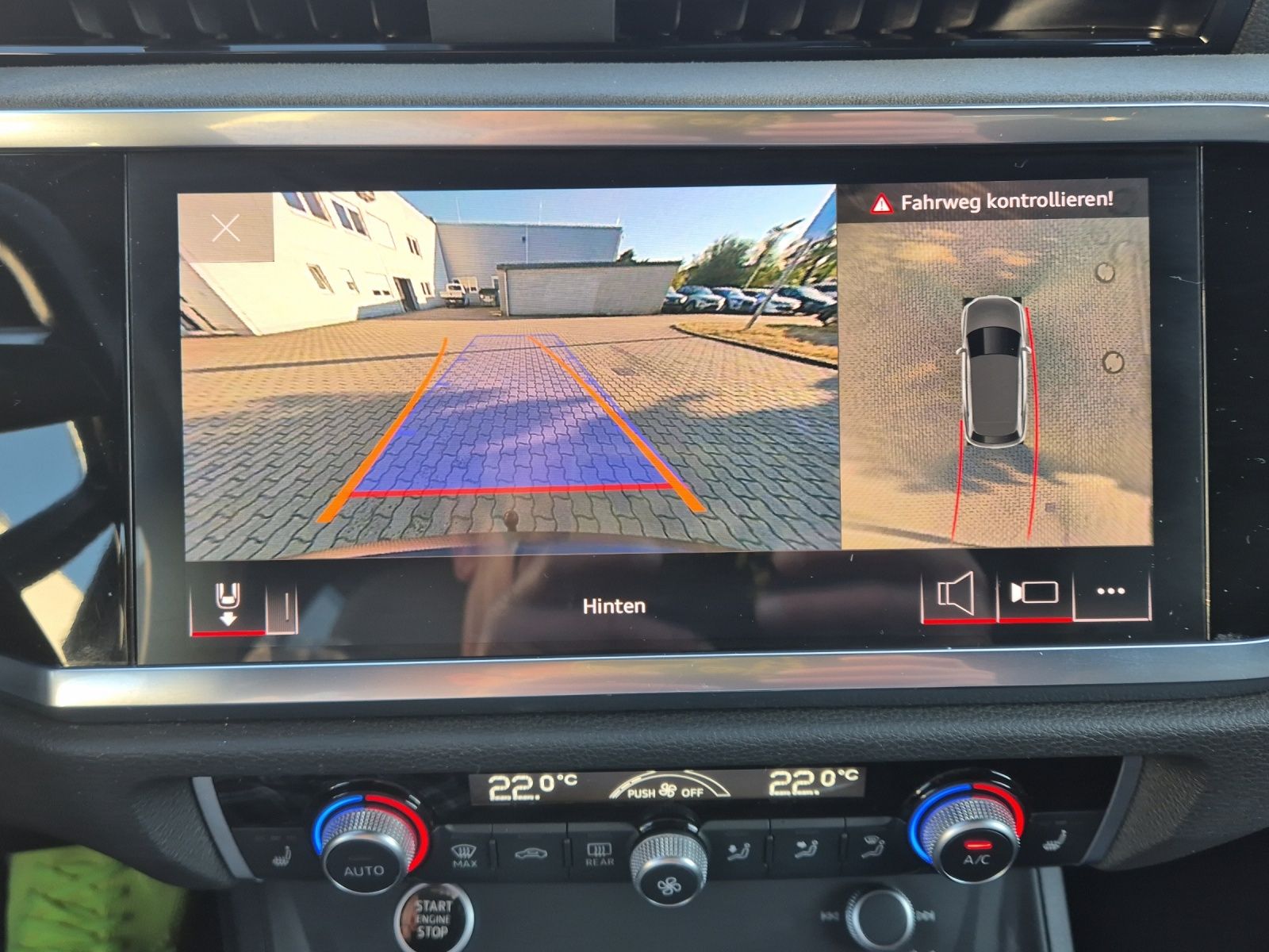 Fahrzeugabbildung Audi Q3 40 TDI quattro S-line S-tronic Matrix Navi AC