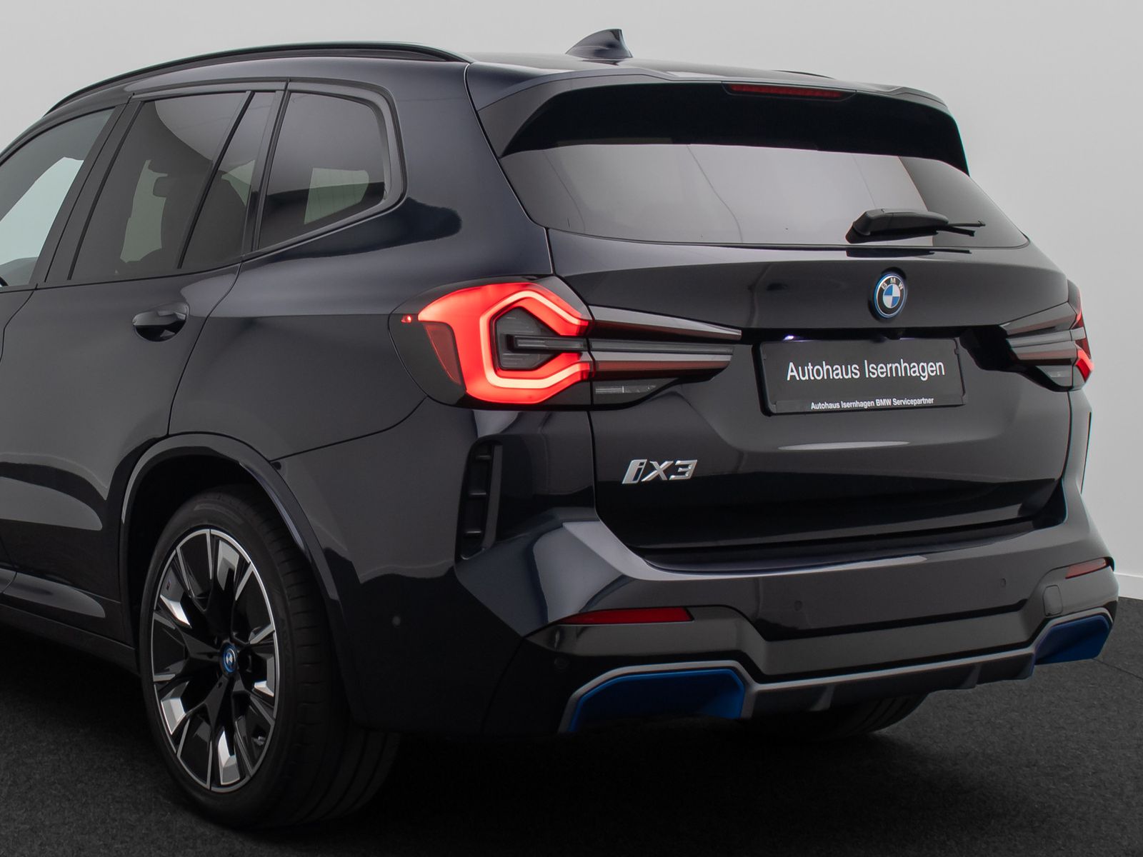 Fahrzeugabbildung BMW iX3 IMPRESSIVE 360&deg; H/K Panorama DAB HUD 20Zoll
