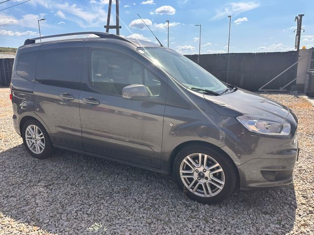 Ford Tourneo Courier 1.0 EcoBoost 74kW Titanium