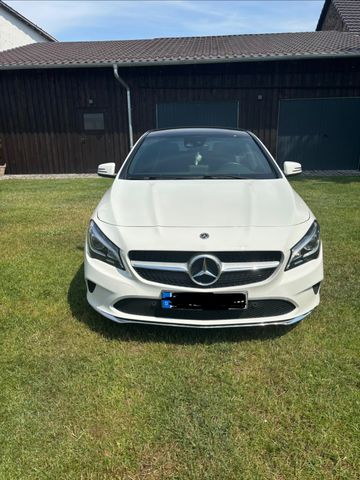 MERCEDES-BENZ CLA 200 Shooting Brake -