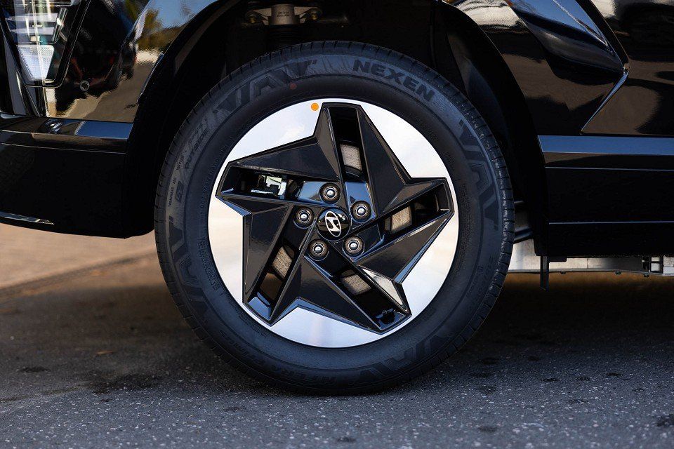 Fahrzeugabbildung Hyundai KONA Elektro 65,4kWh TREND Assi BOSE