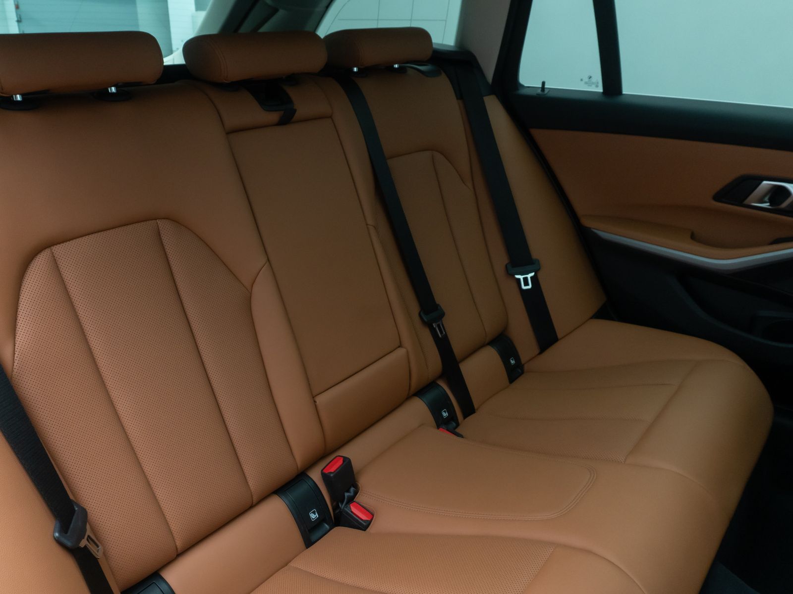 Fahrzeugabbildung BMW 320e Individual DAB HiFi Panorama Sport Leder