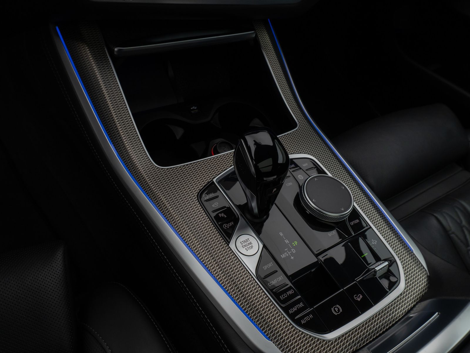 Fahrzeugabbildung BMW X5 M50i Panorama 360° HUD DAB H/K AHK Individual