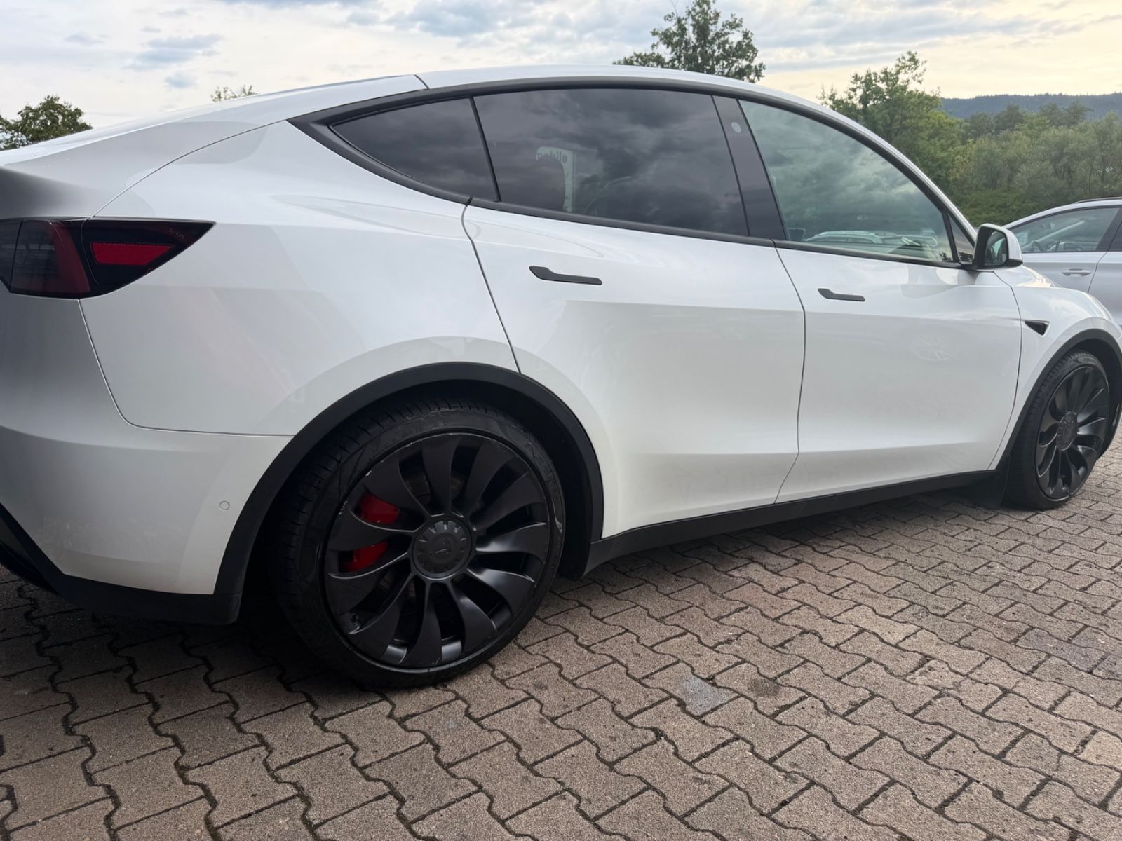 Tesla Model Y Performance Dual AWD Gigafactory foto 5