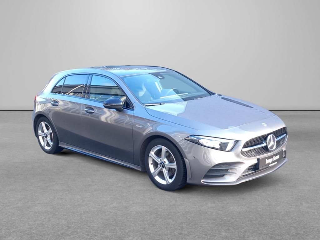 Fahrzeugabbildung Mercedes-Benz A 200 Kompaktlimousine AMG Line*Night Paket*LED