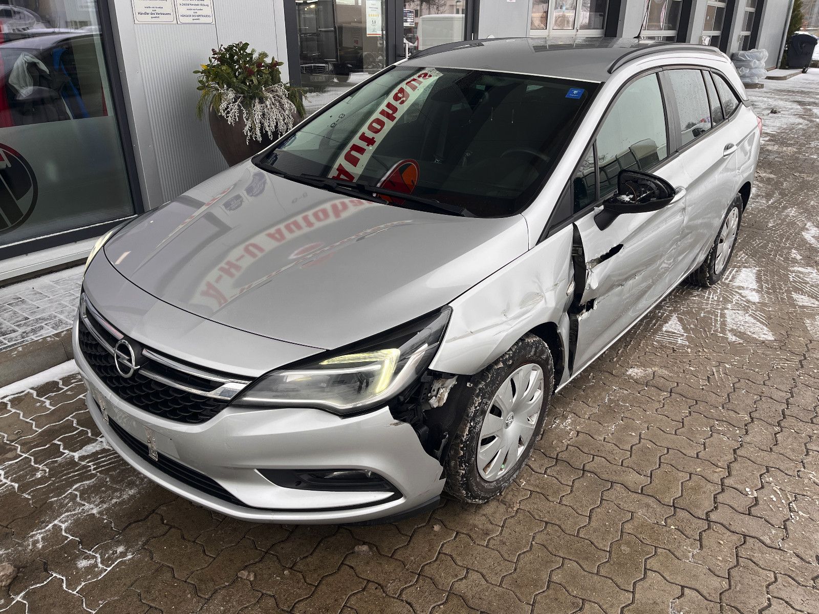 Fahrzeugabbildung Opel Astra K Sports Tourer Business Seitenschaden