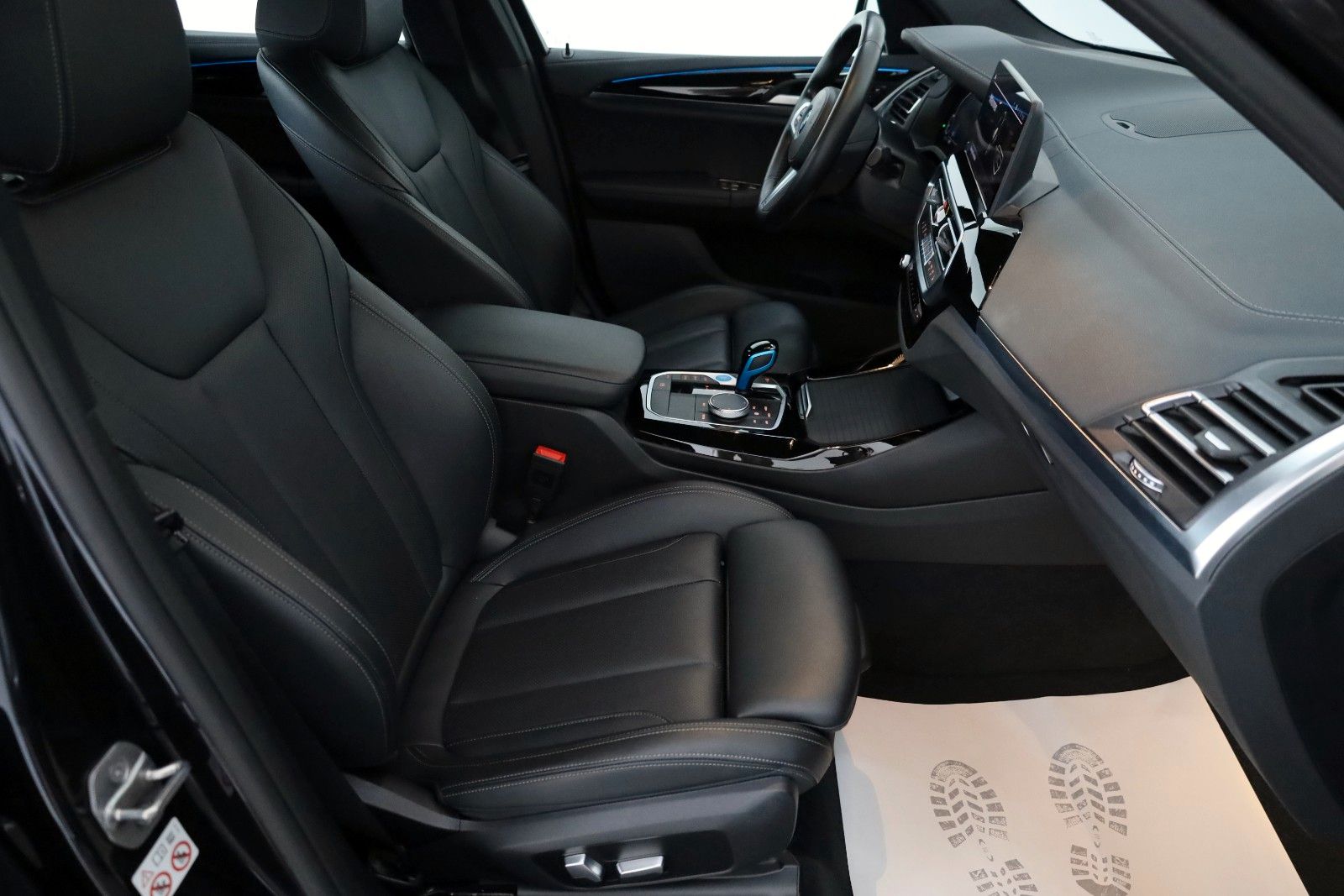 Fahrzeugabbildung BMW iX3 Inspiring Leder,Navi,LED,PanDach,SH,Park Pak