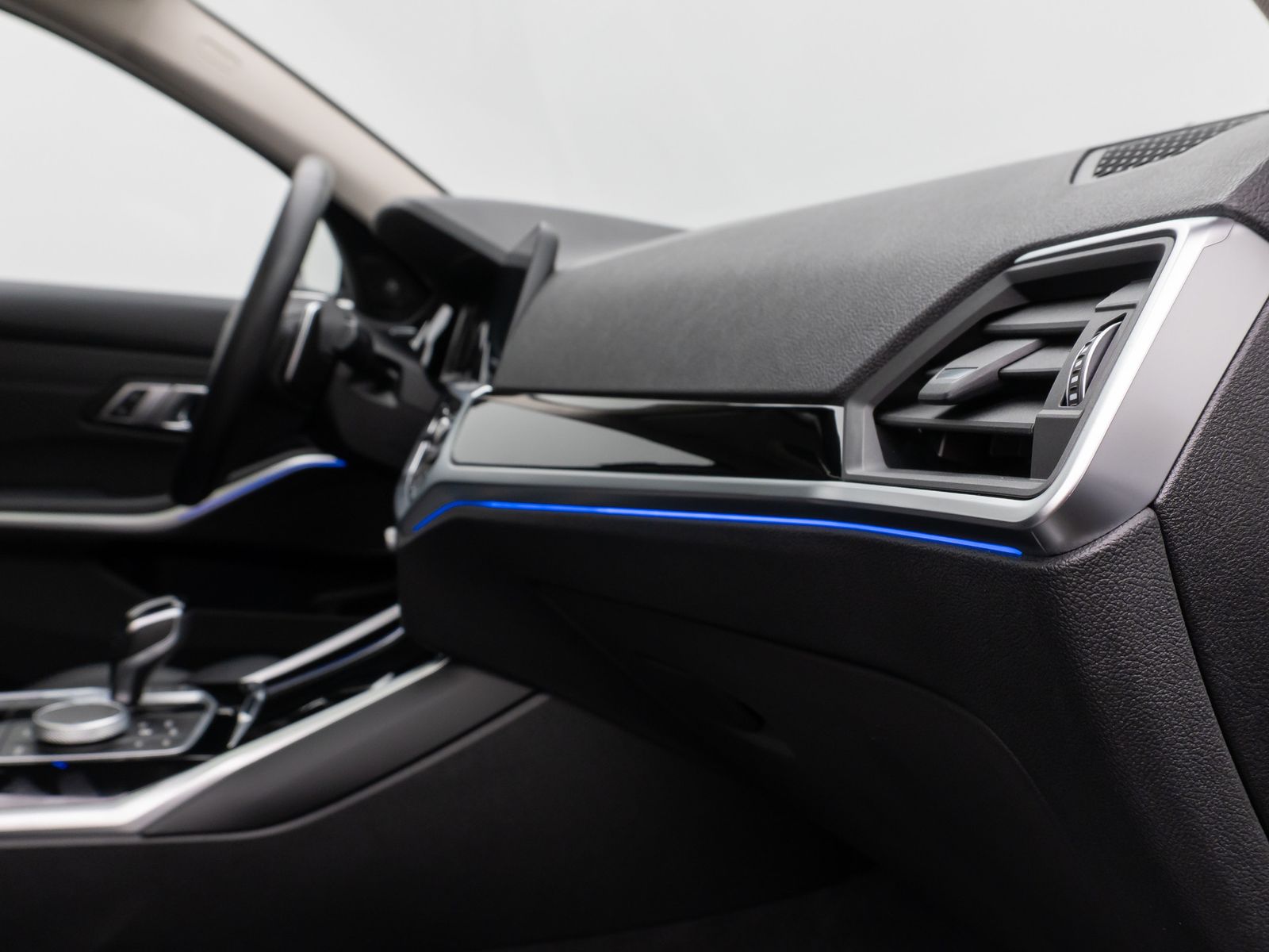 Fahrzeugabbildung BMW 330d xD Sport Line Kamera Panorama HUD DAB H/K