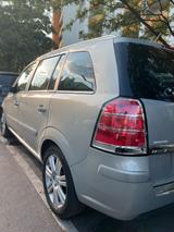Opel Zafira - Opel Zafira aus 2008 mit Diesel-Antrieb