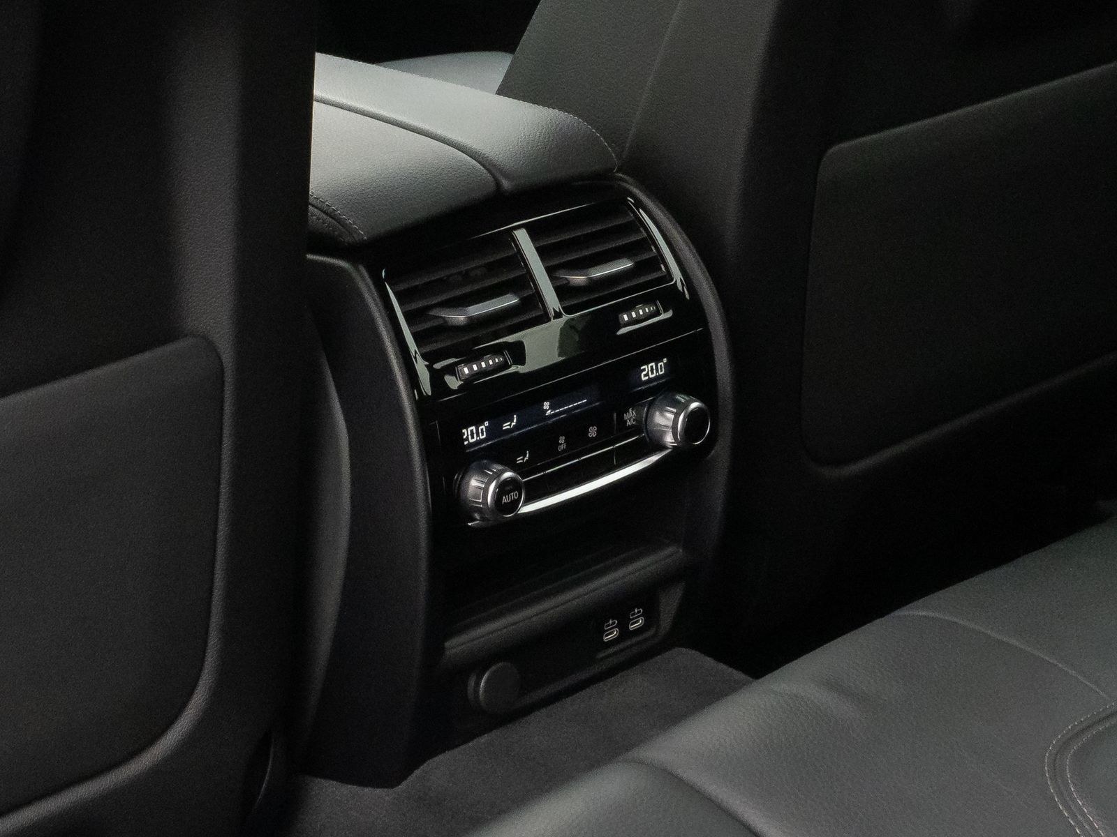 Fahrzeugabbildung BMW 530d xD  Luxury Line Kamera DAB H/K Lenkrhzg AHK