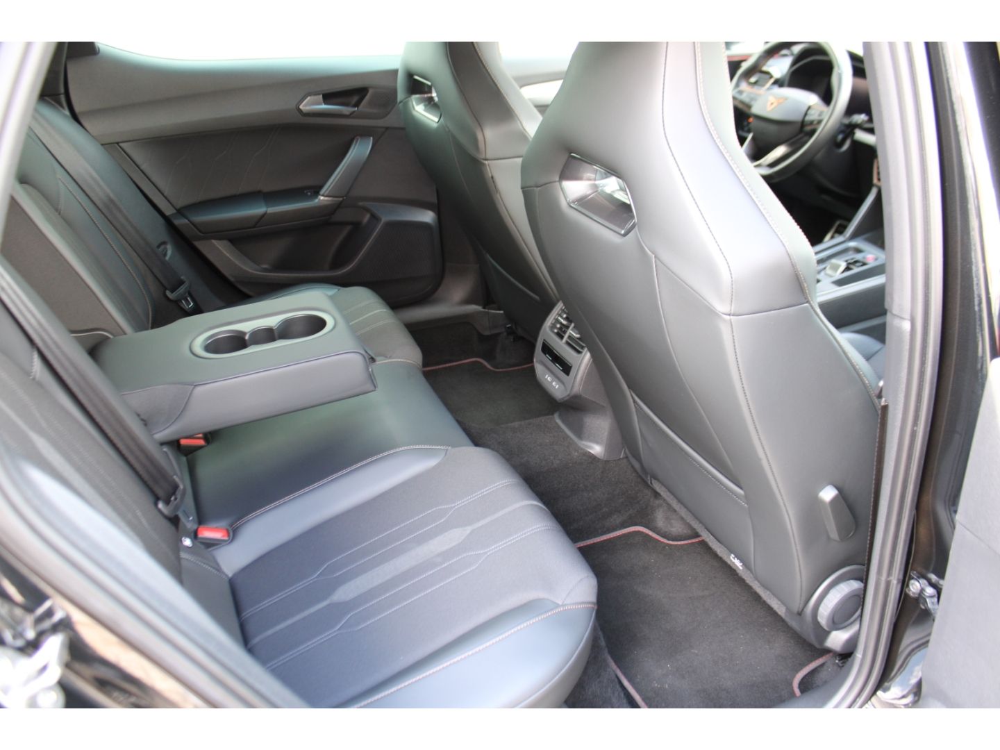 Fahrzeugabbildung CUPRA Leon 2.0 TSI VZ DSG ACC LED Navi PDC RFK SHZg DA