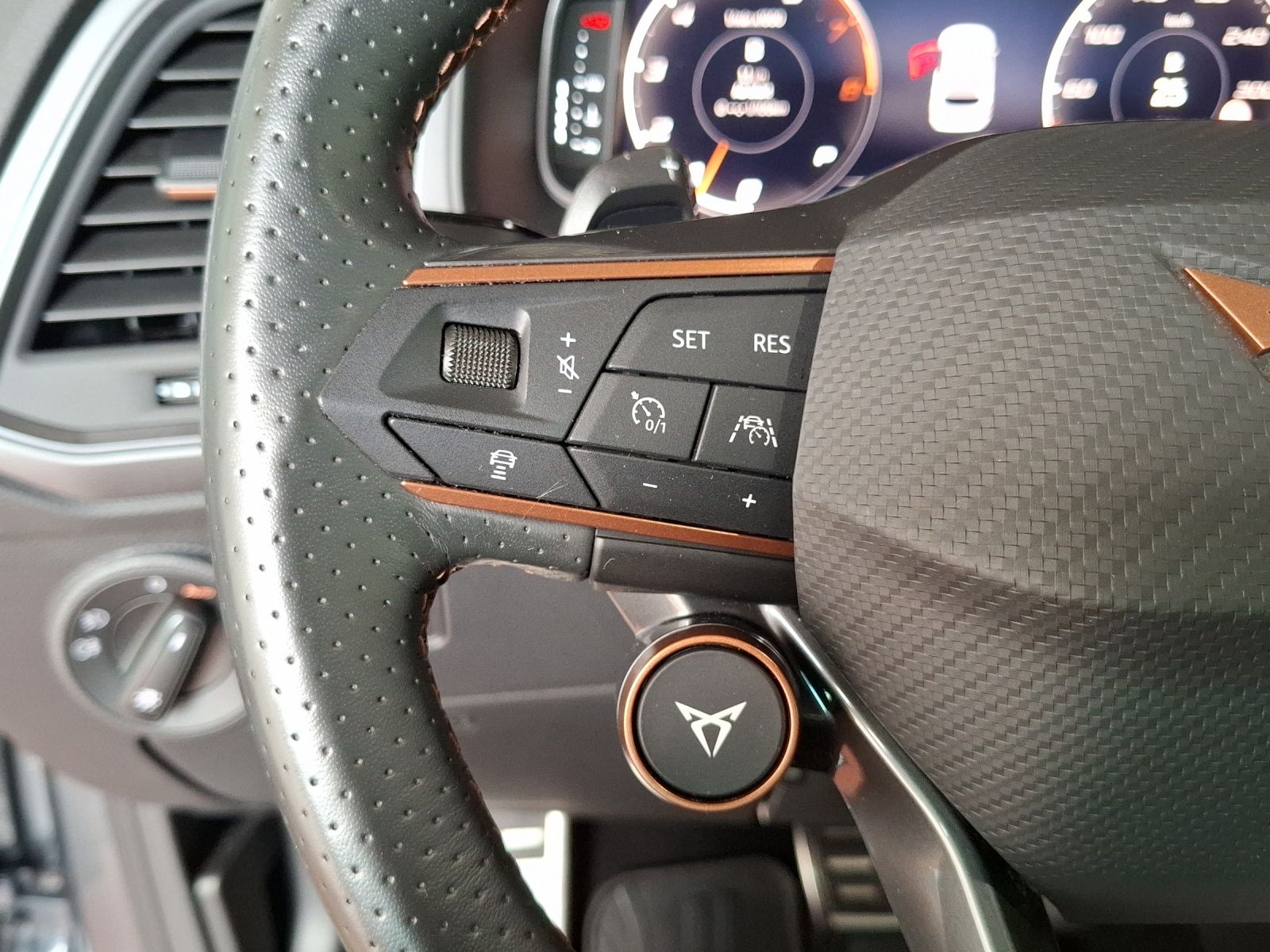 Fahrzeugabbildung CUPRA Ateca VZ DSG 4Drive LED Navi AID ACC RFK Beats S