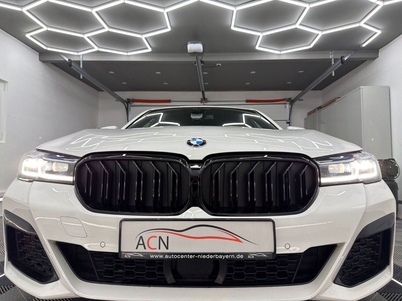 Fahrzeugabbildung BMW 530 d xDrive M SPORT/LASER/HuD/eGSD/FACELIFT