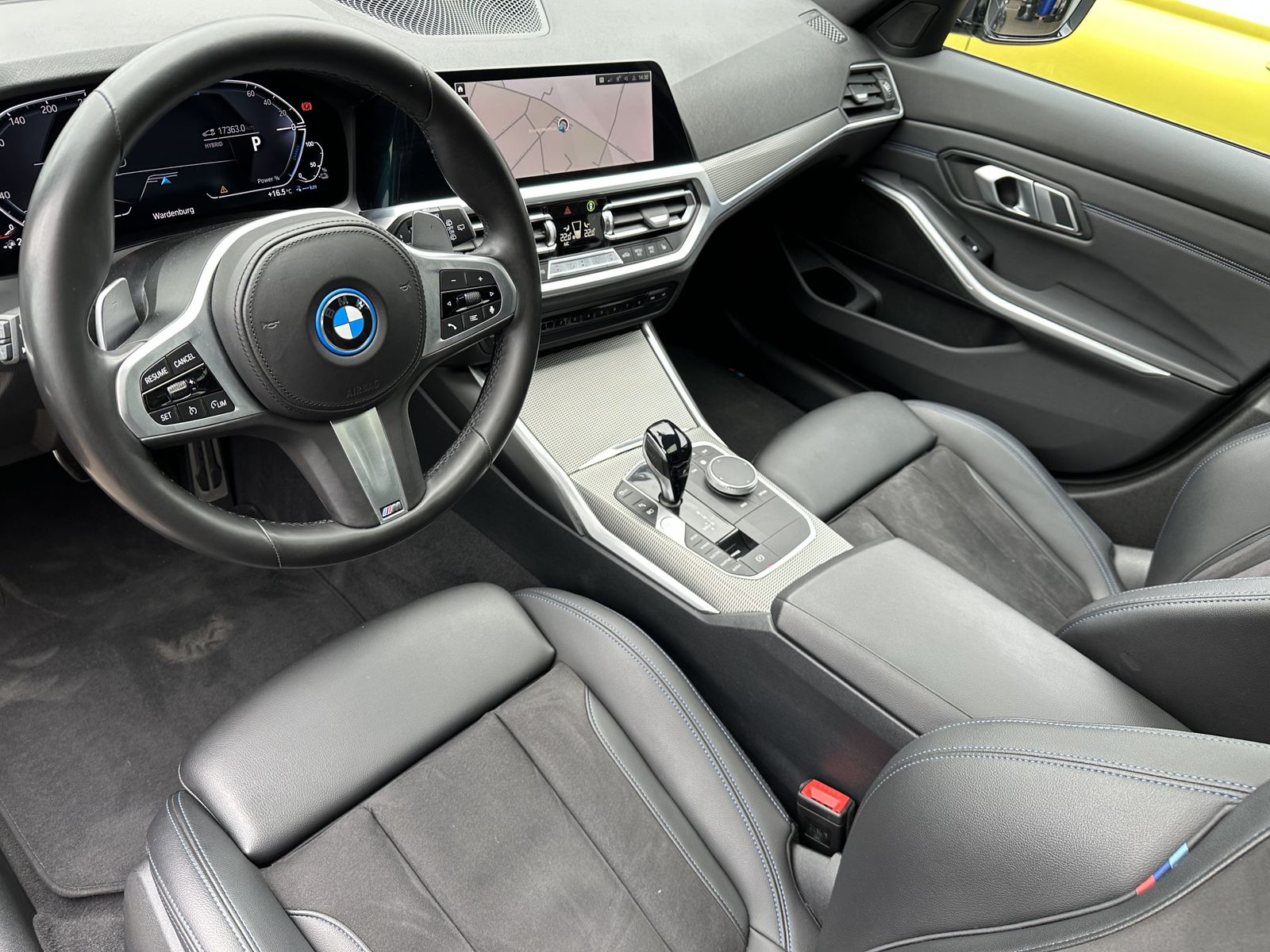 Fahrzeugabbildung BMW 330e Touring xD M-Sport NAV+LASER+PANO+HEADUP+VC
