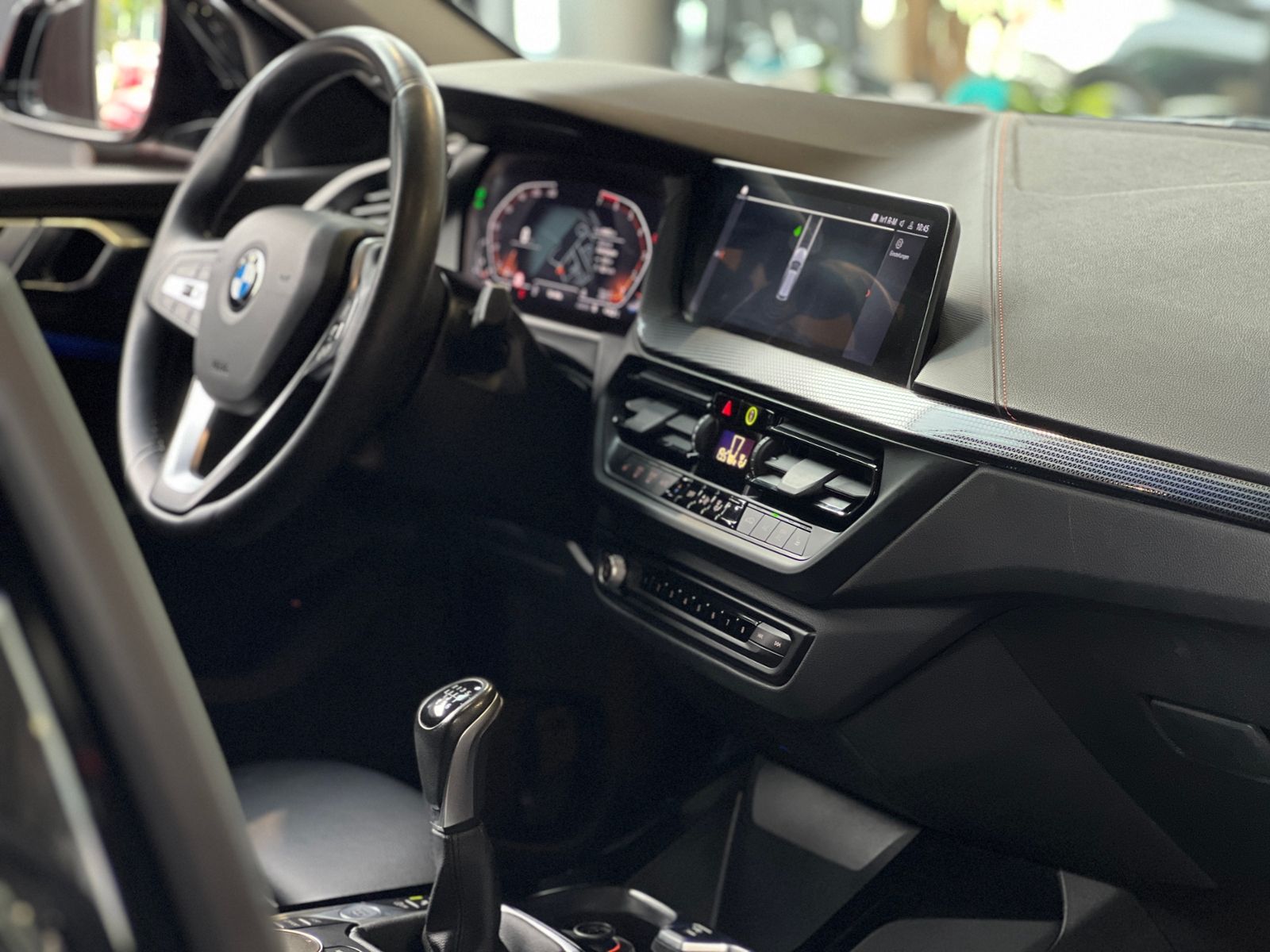 Fahrzeugabbildung BMW 118i Sport Line KLIMA LED NAVI SHZ