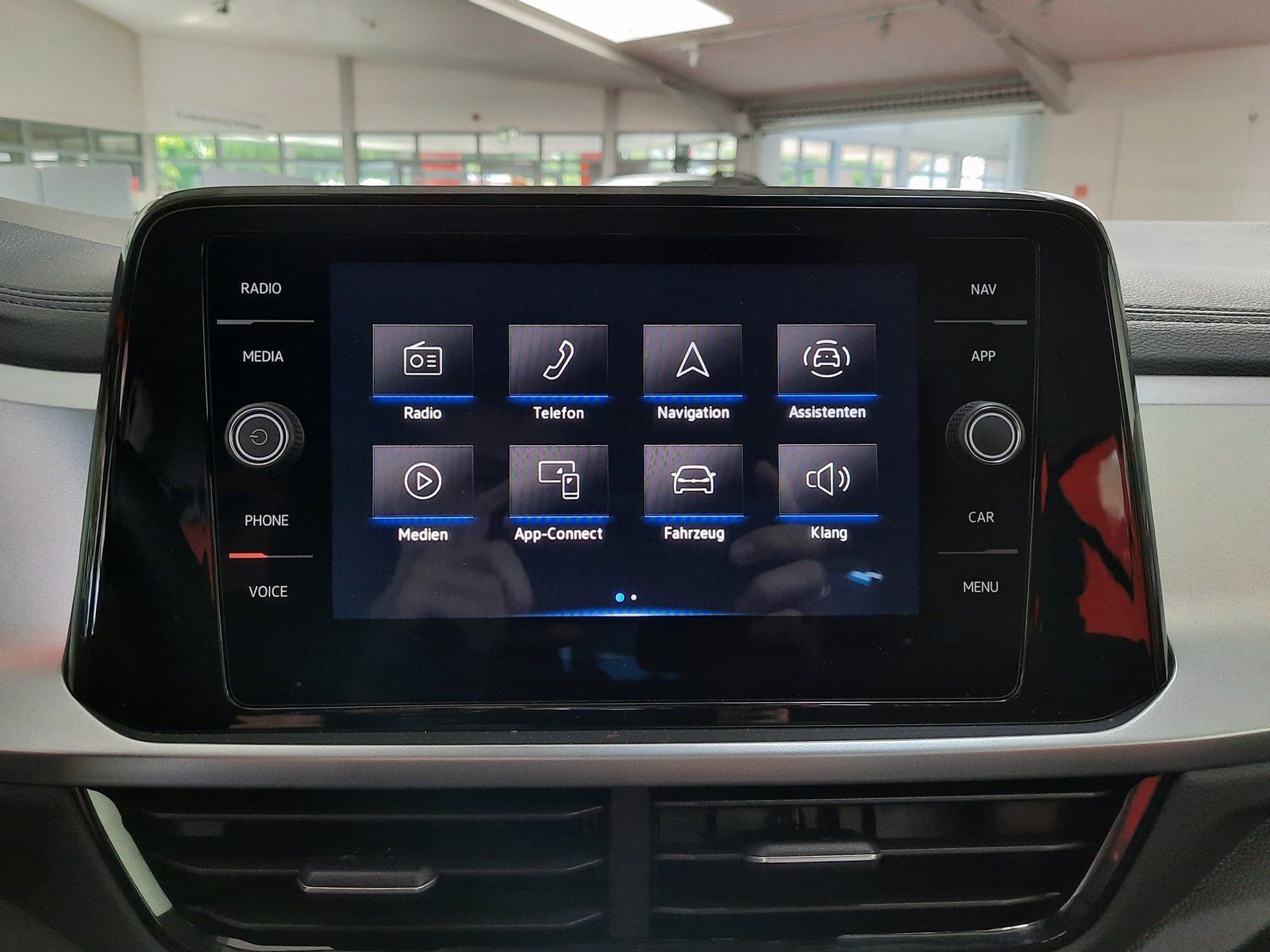 Fahrzeugabbildung Volkswagen T-Roc Life TSI *LED*Sitzhzg*PDC*App-Conn.*ACC*